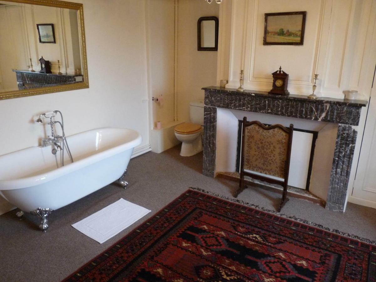 Chateau De Fleury La Foret Bed & Breakfast Igoville ภายนอก รูปภาพ